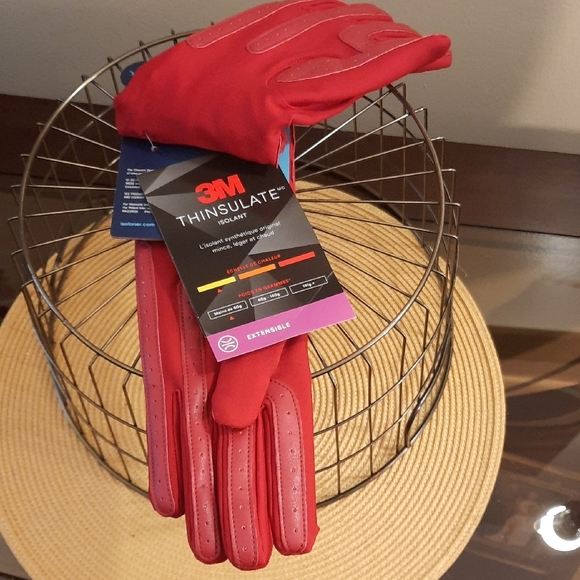 Isotoner Thinsulate Vibrant Red Gloves - Picture 2 of 5